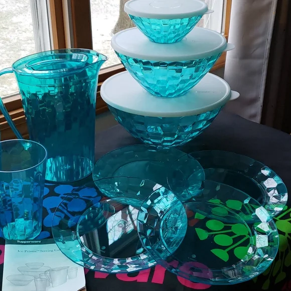 NEW - TUPPERWARE ICE PRISMS SERVING COLLECTION